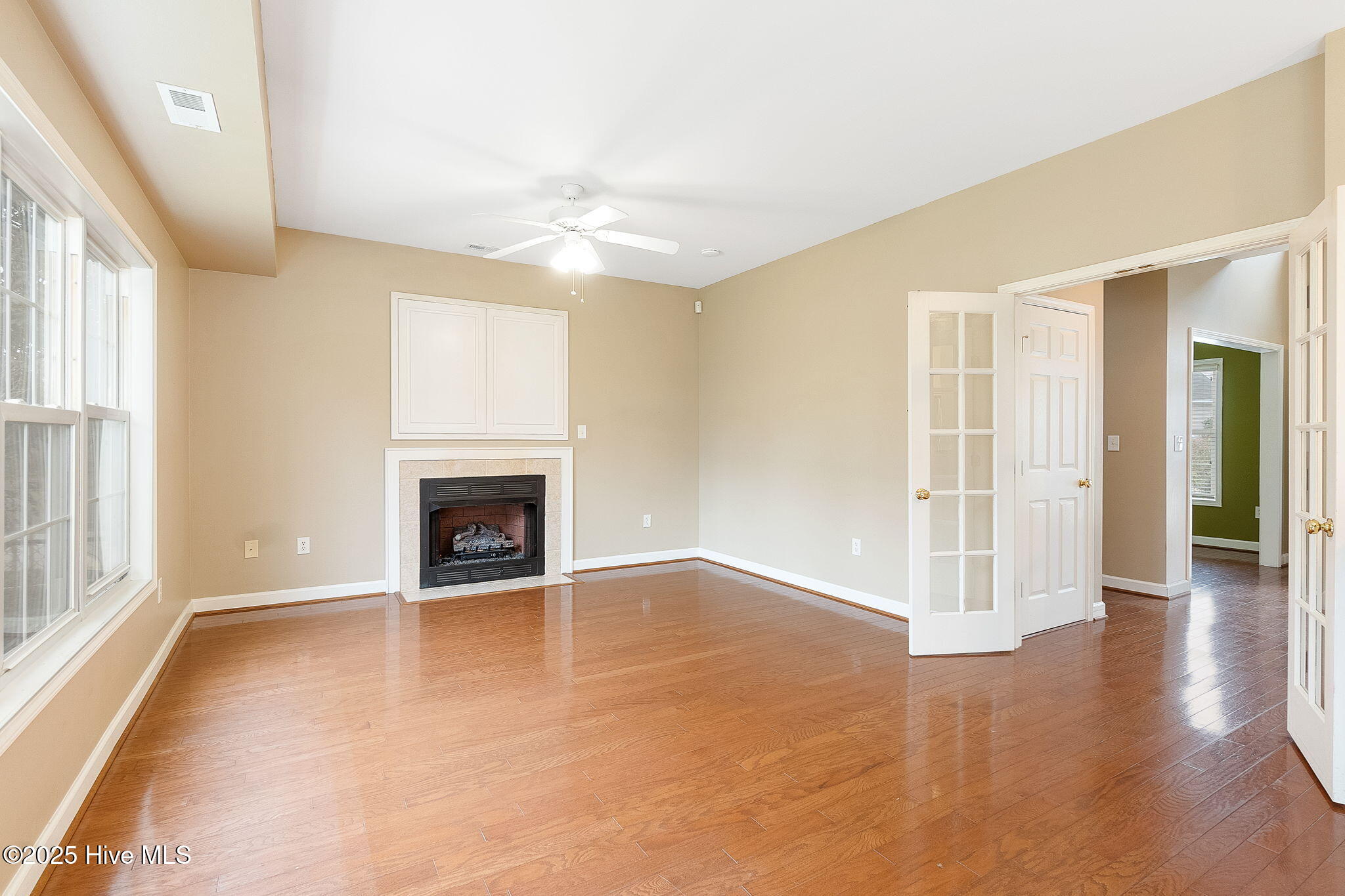 111 Plantation Circle Beaufort, NC 28516 - Photo 18 of 62 Great room