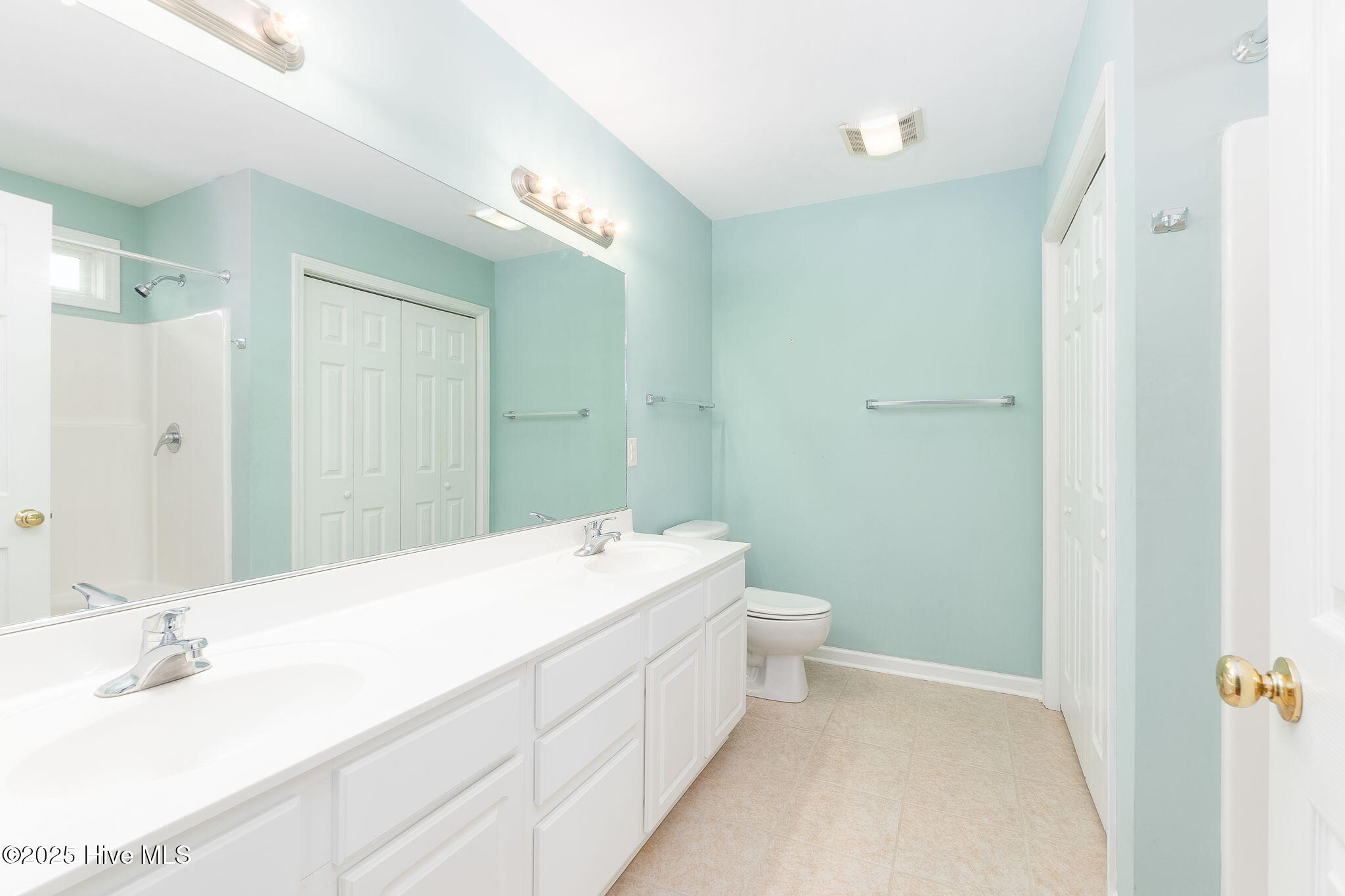 111 Plantation Circle Beaufort, NC 28516 - Photo 31 of 62 bedroom ensuite