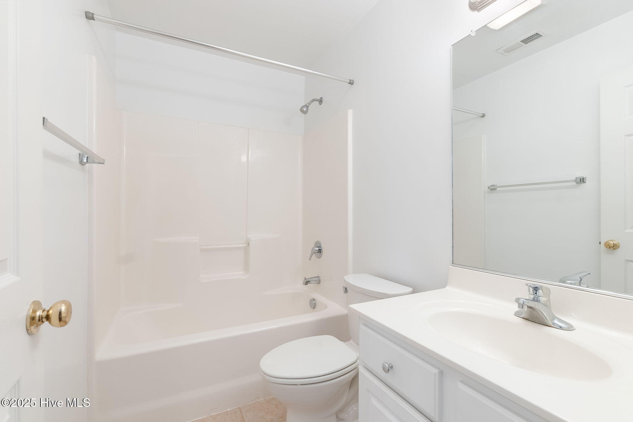 111 Plantation Circle Beaufort, NC 28516 - Photo 36 of 62 Full bath upstairs