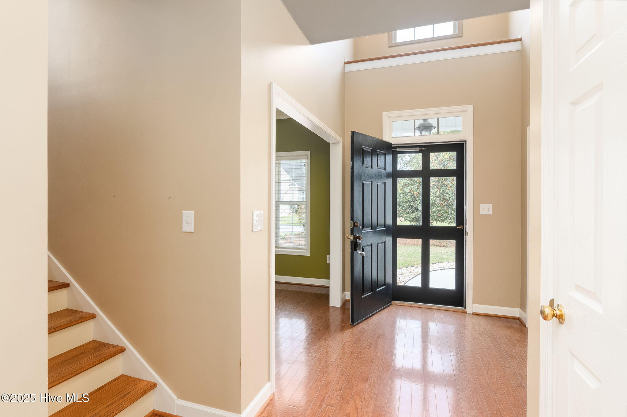 111 Plantation Circle Beaufort, NC 28516 - Photo 6 of 62 Foyer