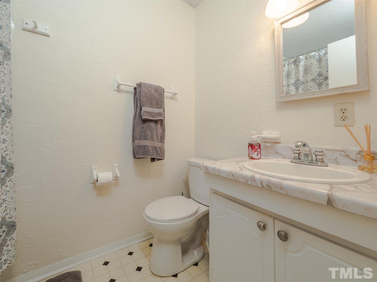 1204 Falls Church Road, Unit A Raleigh, NC 27609 - Photo 14 of 19
