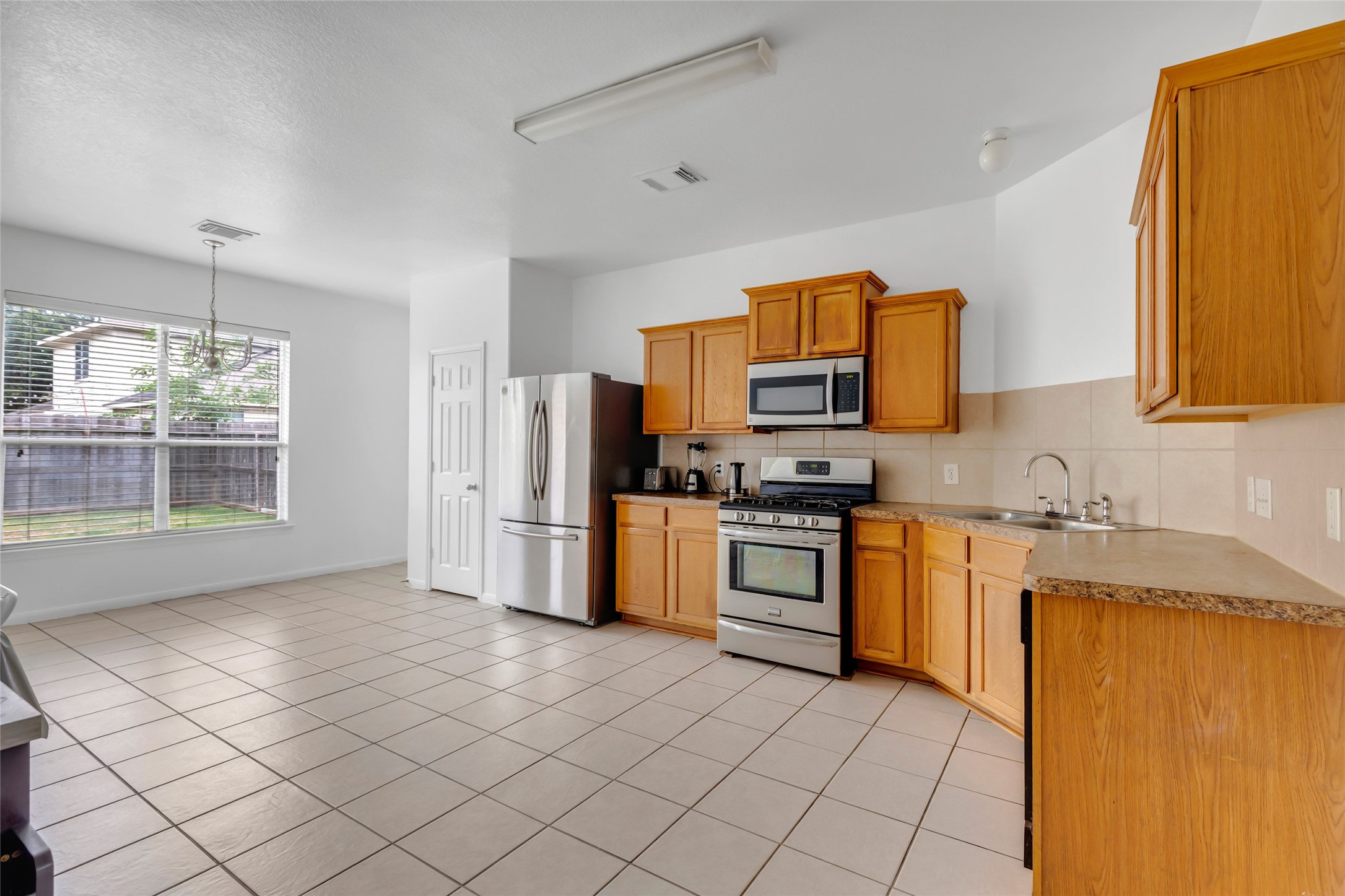 15835 Flagstone Walk Way Houston, TX 77049 - Photo 8 of 28 kitchen