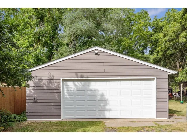 $279,999 | 7527 Newton Avenue North, Brooklyn Park, MN 55444