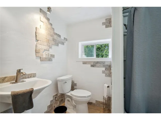 $279,999 | 7527 Newton Avenue North, Brooklyn Park, MN 55444