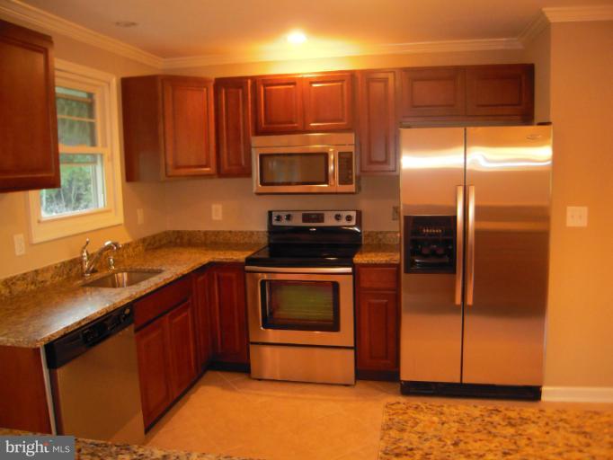 2717 Kingsway Road Fort Washington, MD 20744 - Photo 11 of 17 Kitchen