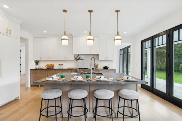 $2,799,000 | 110 Crescent Court, Wading River, NY 11792