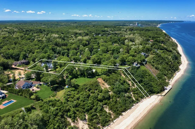 $2,799,000 | 110 Crescent Court, Wading River, NY 11792