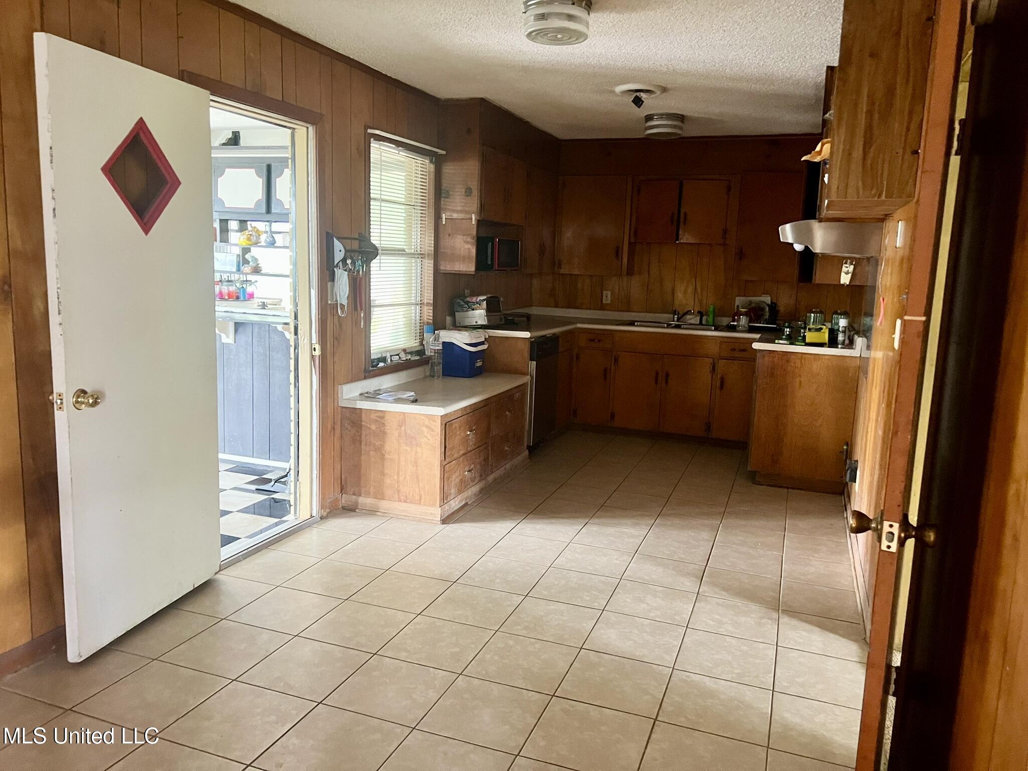 50 Stanton Road Cleveland, MS 38732 - Photo 4 of 24 IMG_5769