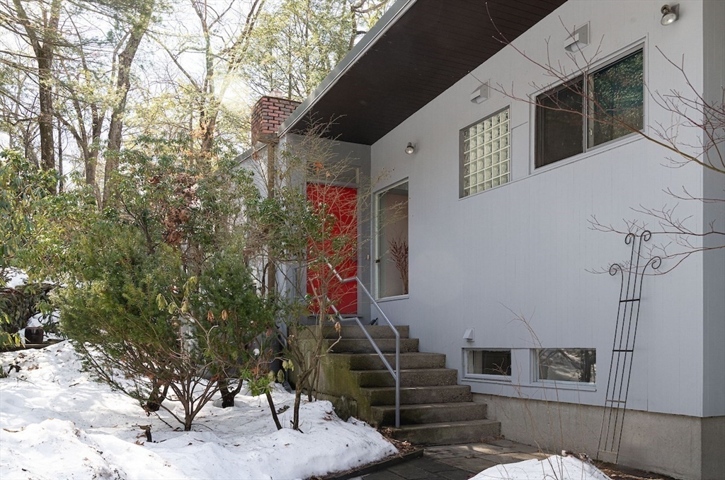58 Hill Street Lexington, MA 02421 - Photo 3 of 24 Gallery Image 3