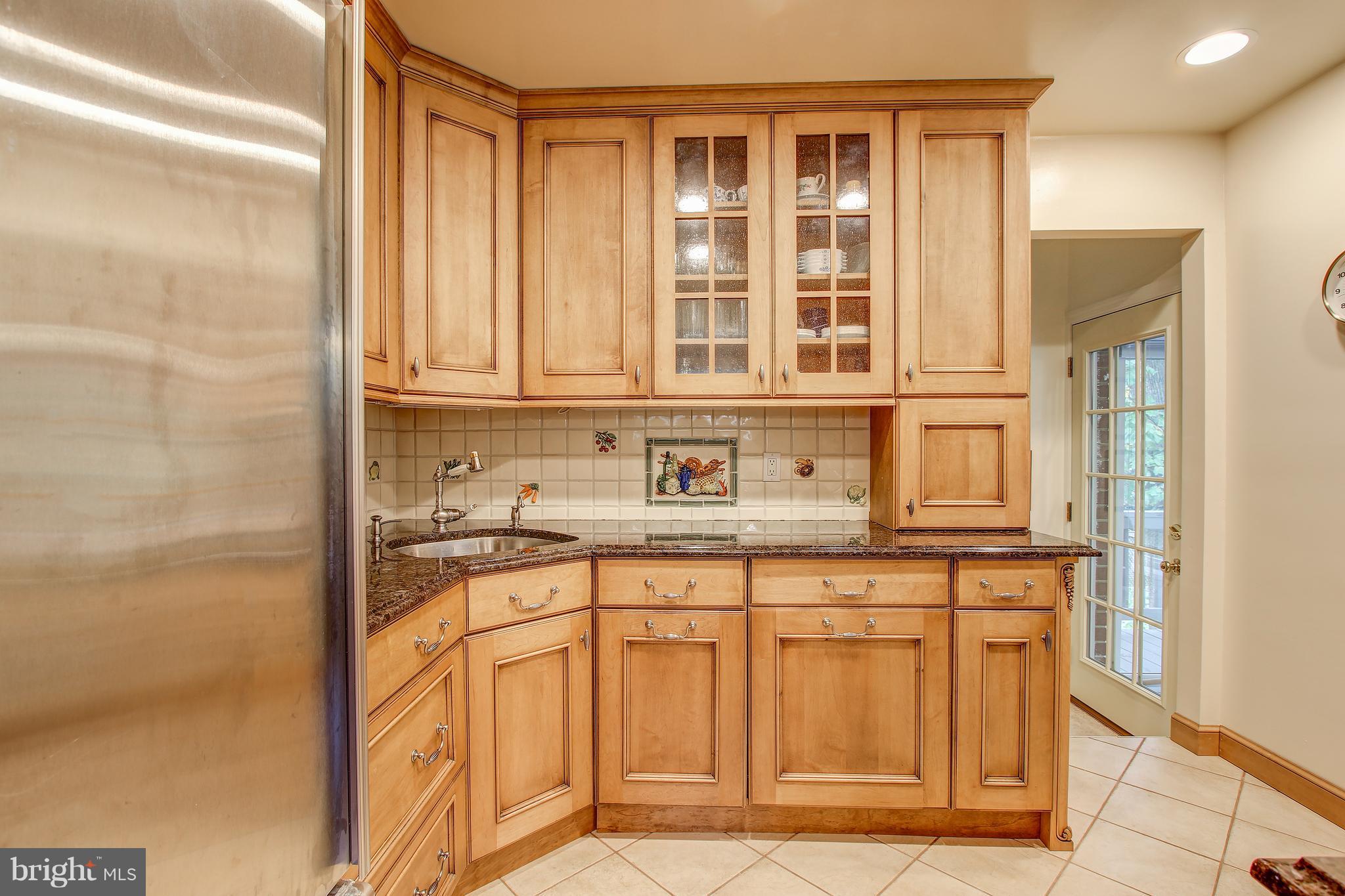 801 Lombardy Court Silver Spring, MD 20901 - Photo 7 of 26 Chef's Kitchen with Granite & Stainless Steel