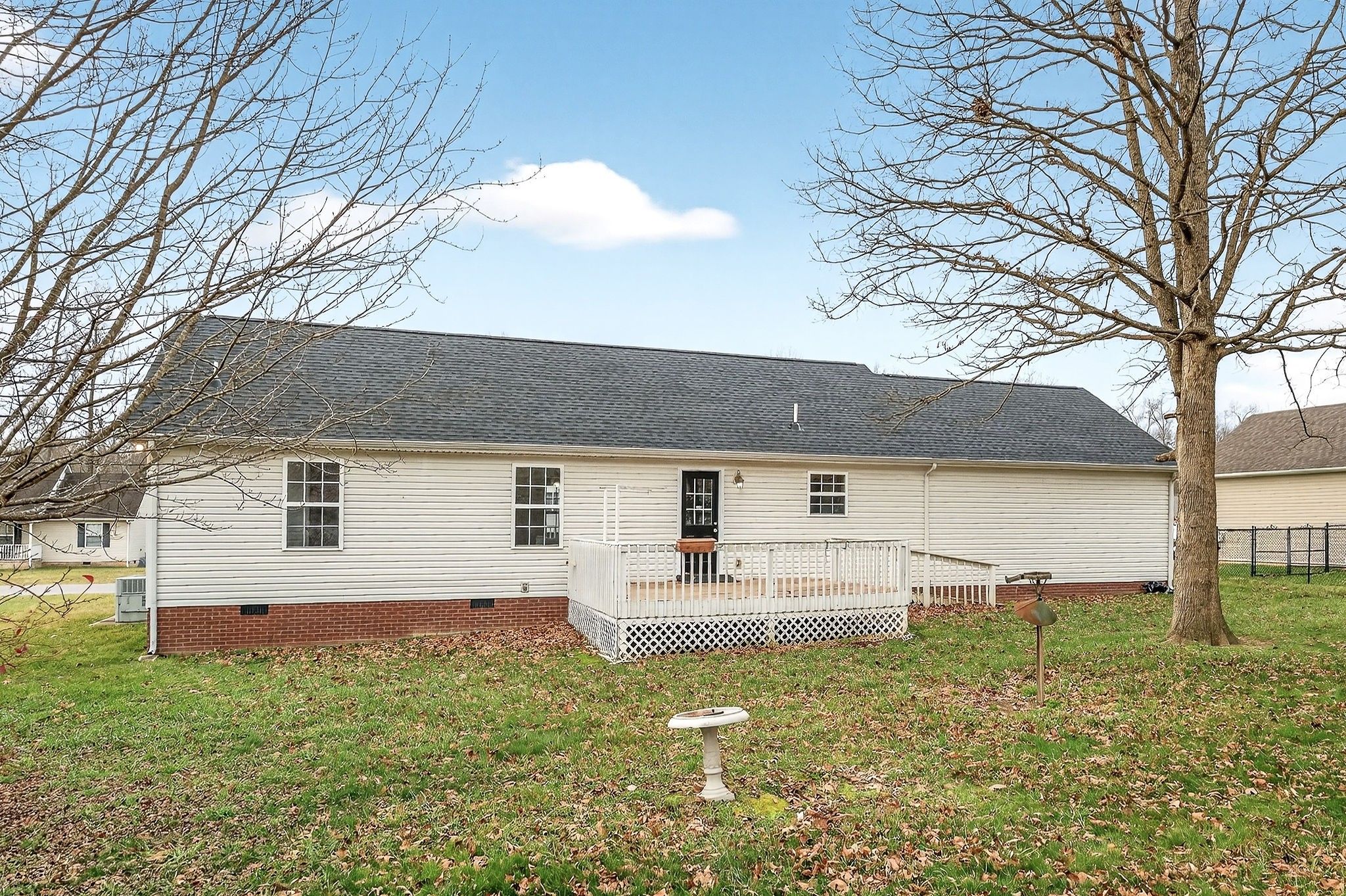 325 Indian Springs Circle Manchester, TN 37355 - Photo 14 of 29 a front view of a house with garden