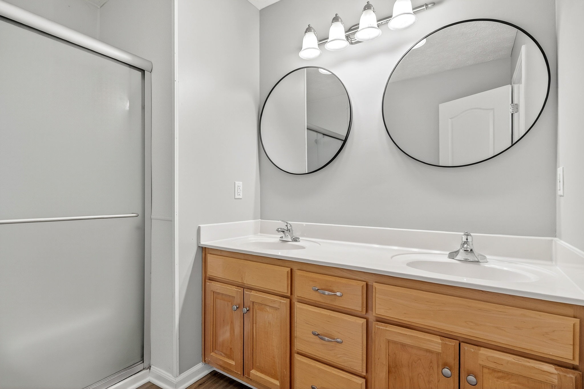 325 Indian Springs Circle Manchester, TN 37355 - Photo 20 of 29 a bathroom with a sink and a mirror