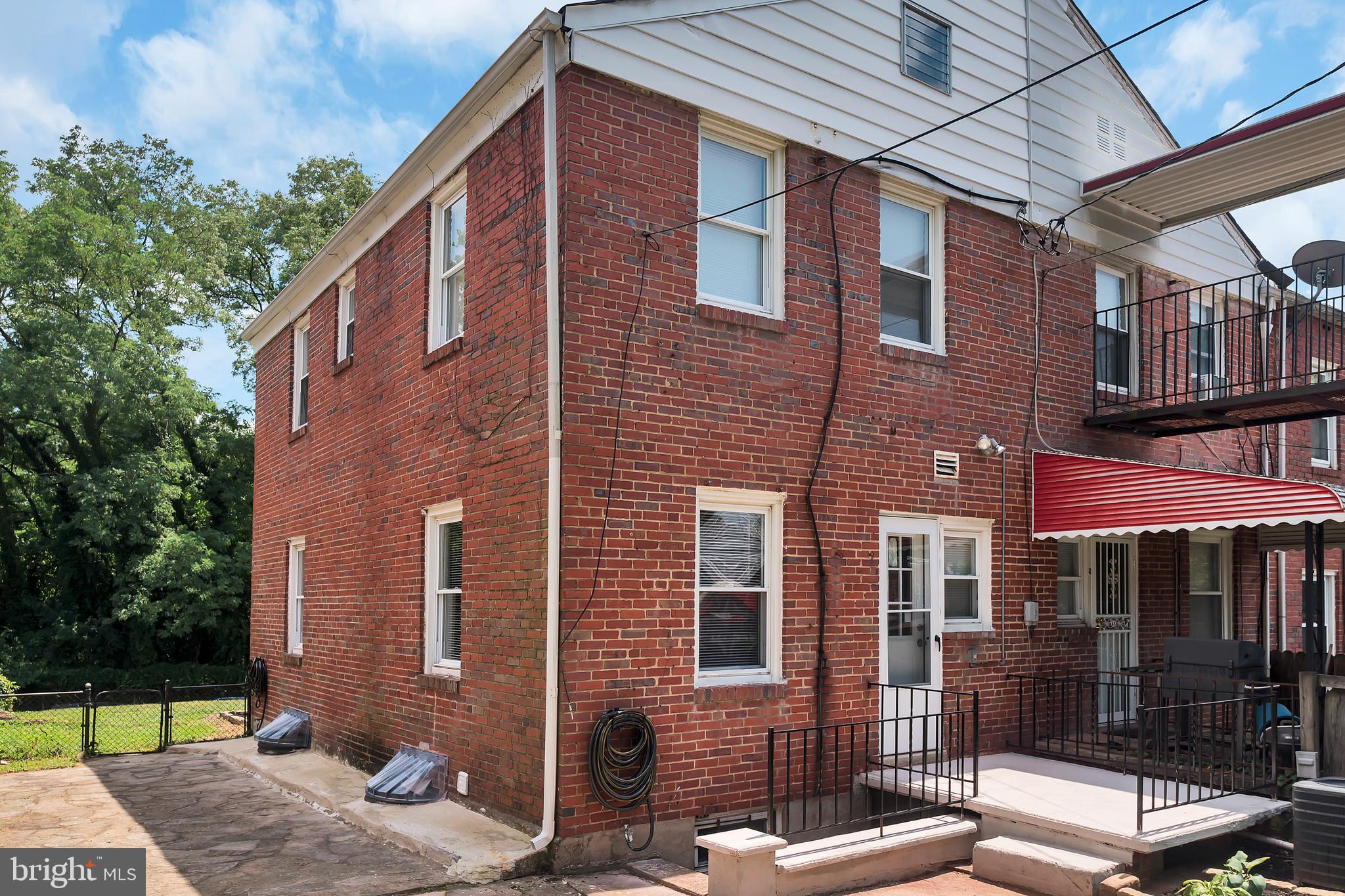4516 Mountview Road Baltimore, MD 21229 - Photo 2 of 25 Side View Of End-Unit Property