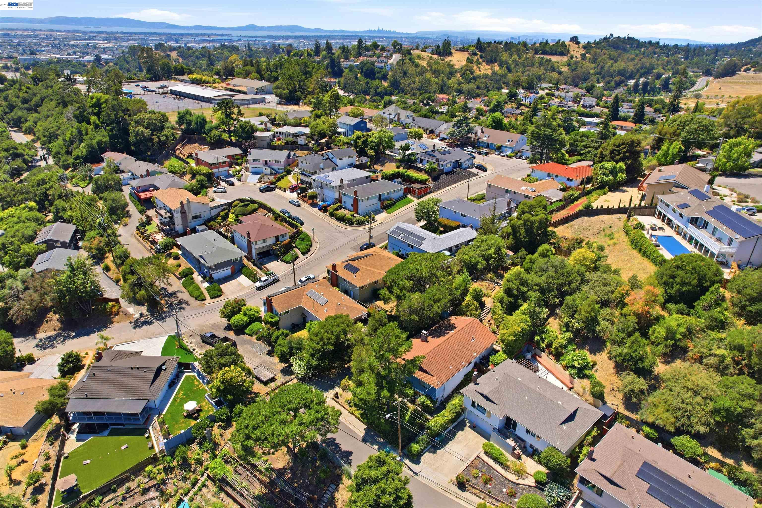 3910 Oak Hill Road Oakland, CA 94605 - Photo 5 of 28