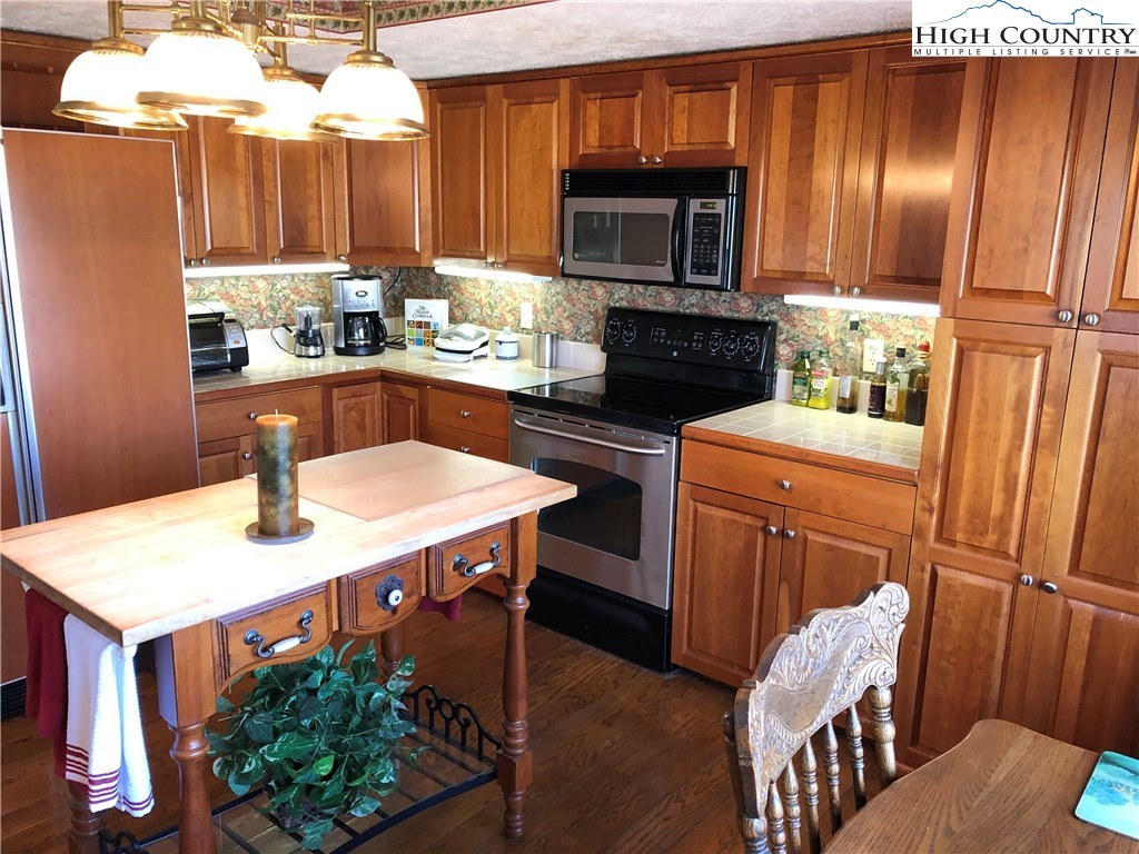 104 Club House Road Beech Mountain, NC 28604 - Photo 10 of 42 Gallery Image 10