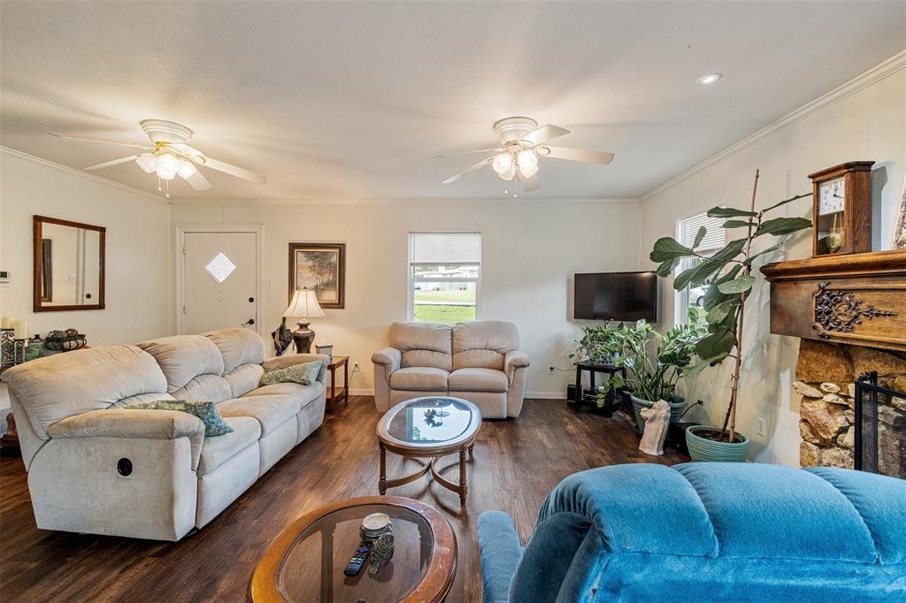 713 Midway Road Tool, TX 75143 - Photo 9 of 28 a living room with furniture and a flat screen tv