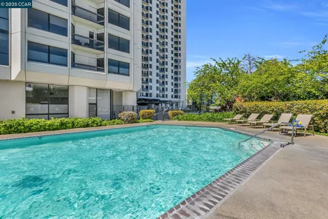 $419,000 | 6363 Christie Avenue, Unit 1425, Emeryville, CA 94608