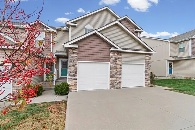 $225,000 | 221 North Pointe Lane, Raymore, MO 64083