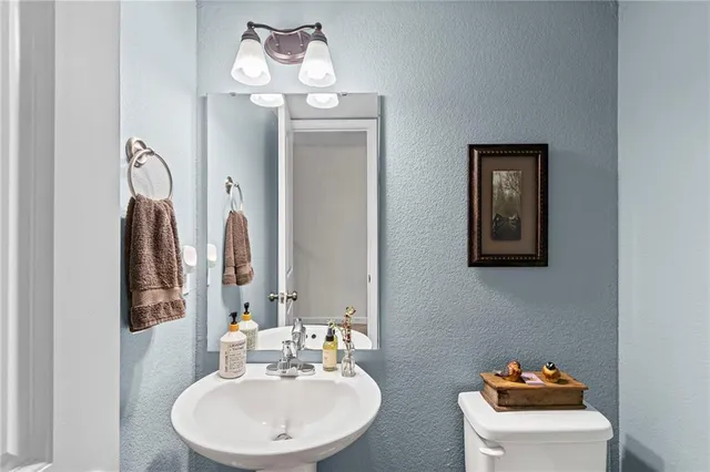 $225,000 | 221 North Pointe Lane, Raymore, MO 64083