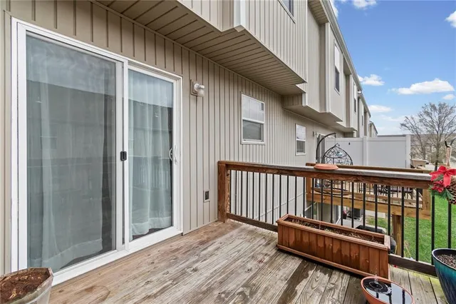 $225,000 | 221 North Pointe Lane, Raymore, MO 64083