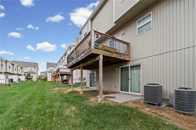 $225,000 | 221 North Pointe Lane, Raymore, MO 64083