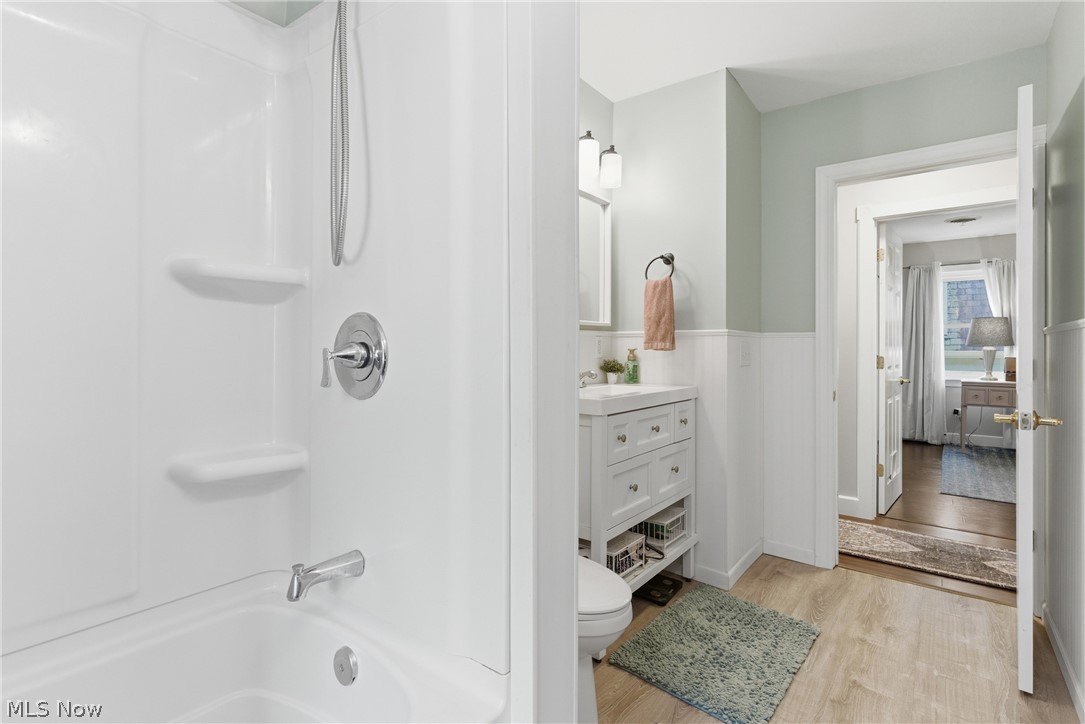 3674 Stoer Road Beachwood, OH 44122 - Photo 26 of 37 Hallway Bath