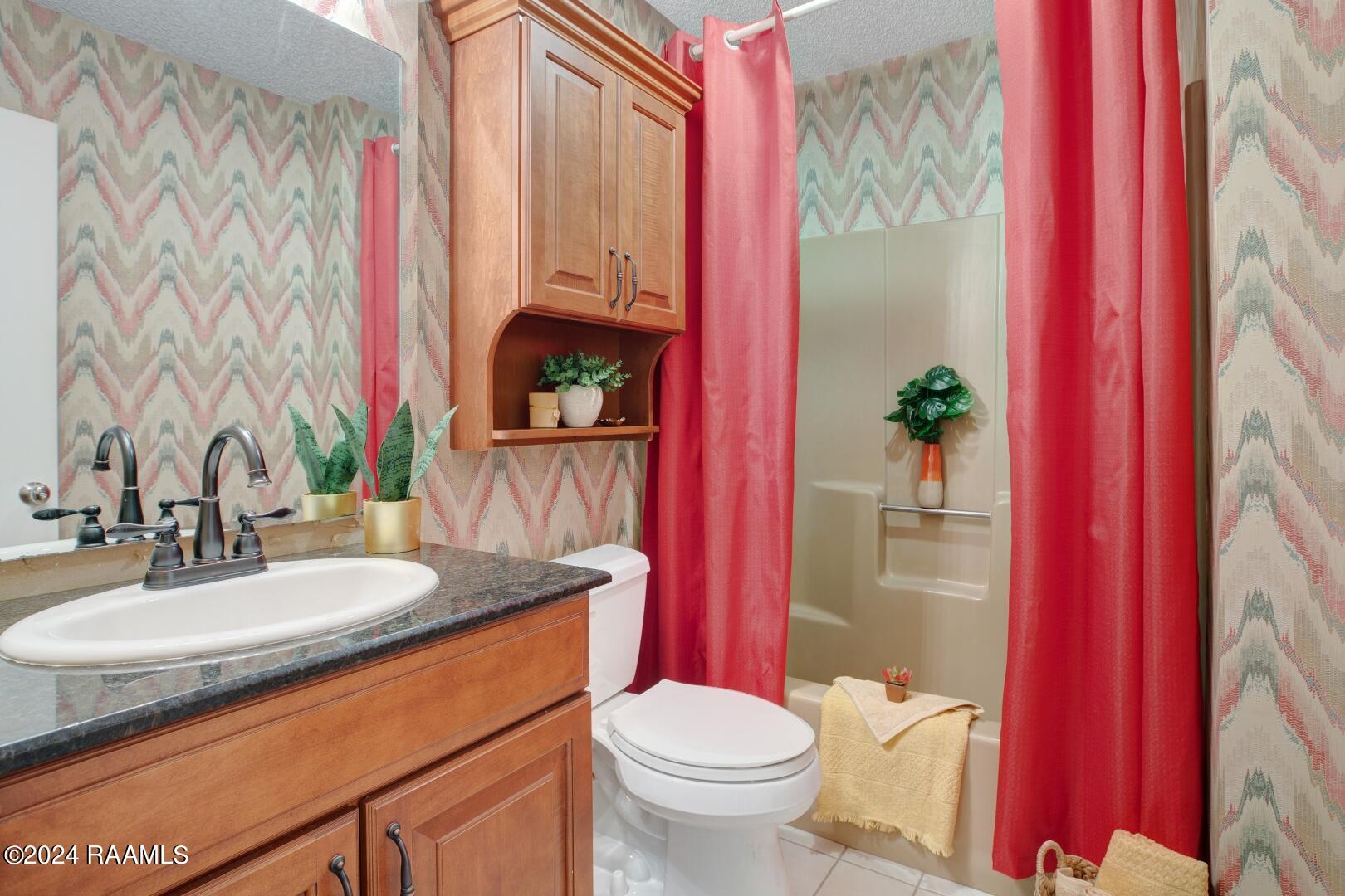 500 Interlude Road New Iberia, LA 70563 - Photo 11 of 37 Guest bath