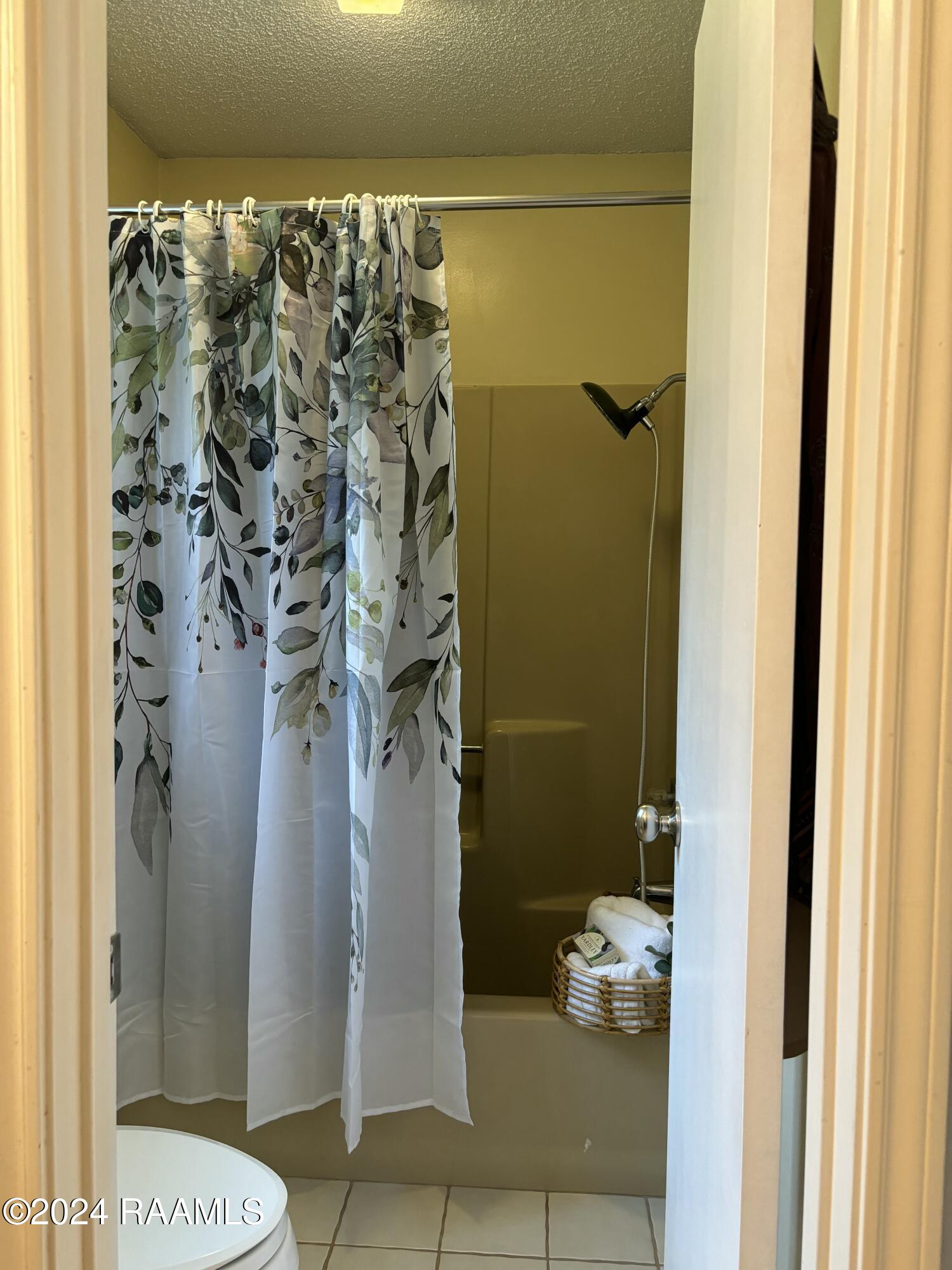 500 Interlude Road New Iberia, LA 70563 - Photo 19 of 37 Tub-shower