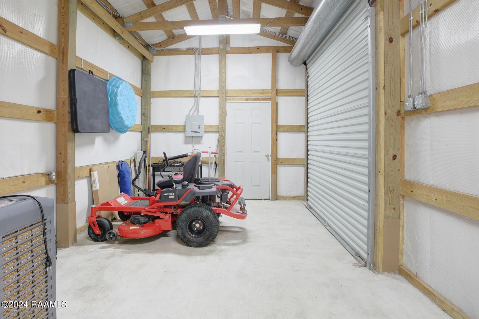 500 Interlude Road New Iberia, LA 70563 - Photo 26 of 37 Half of the shop