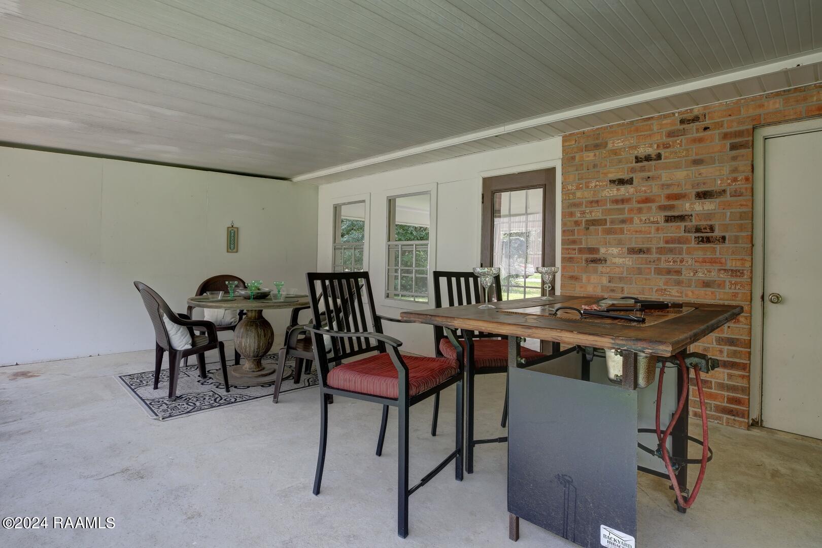 500 Interlude Road New Iberia, LA 70563 - Photo 34 of 37 Lots of room for seating