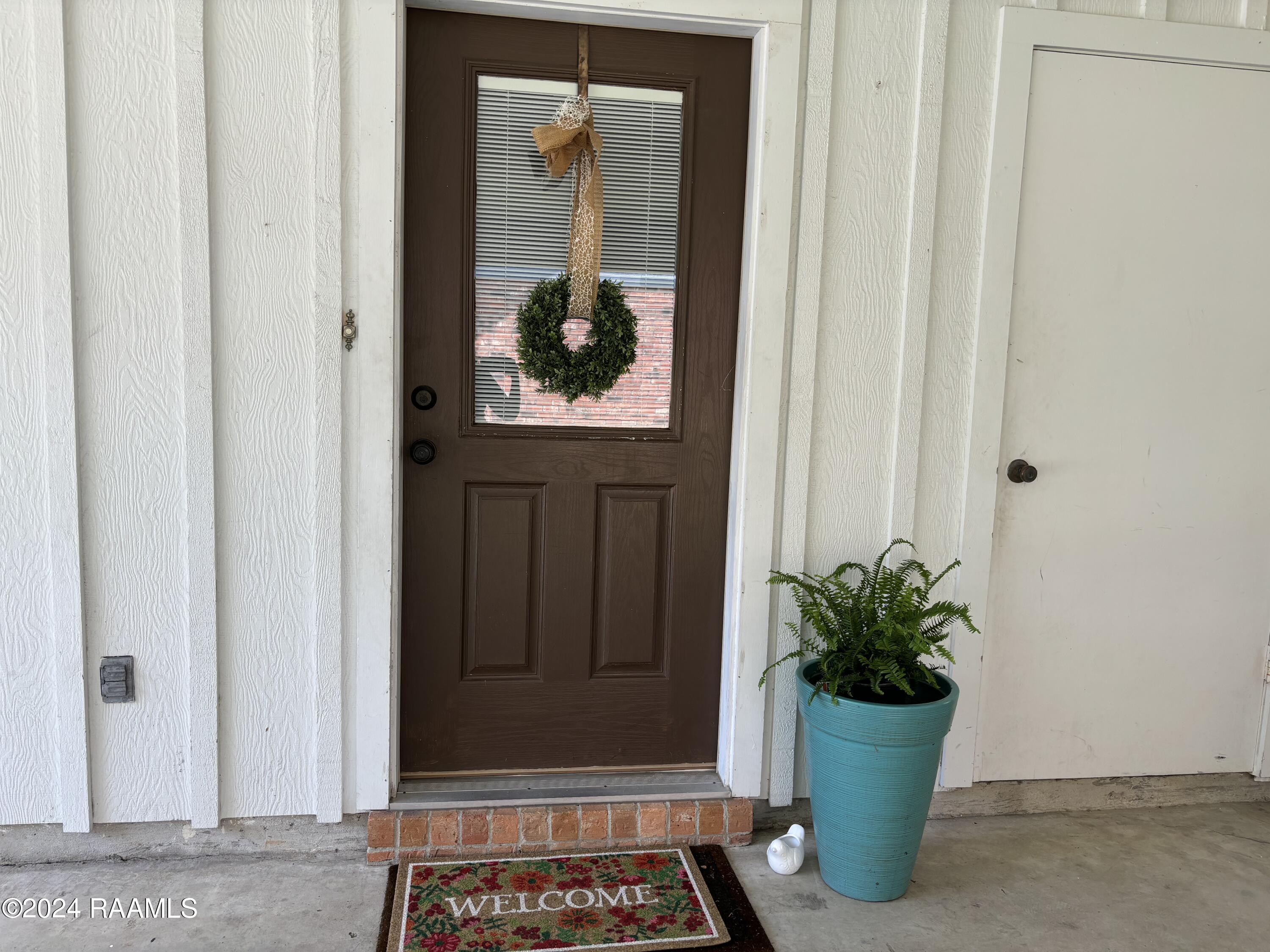 500 Interlude Road New Iberia, LA 70563 - Photo 4 of 37 500 Interlude door to the kitchen