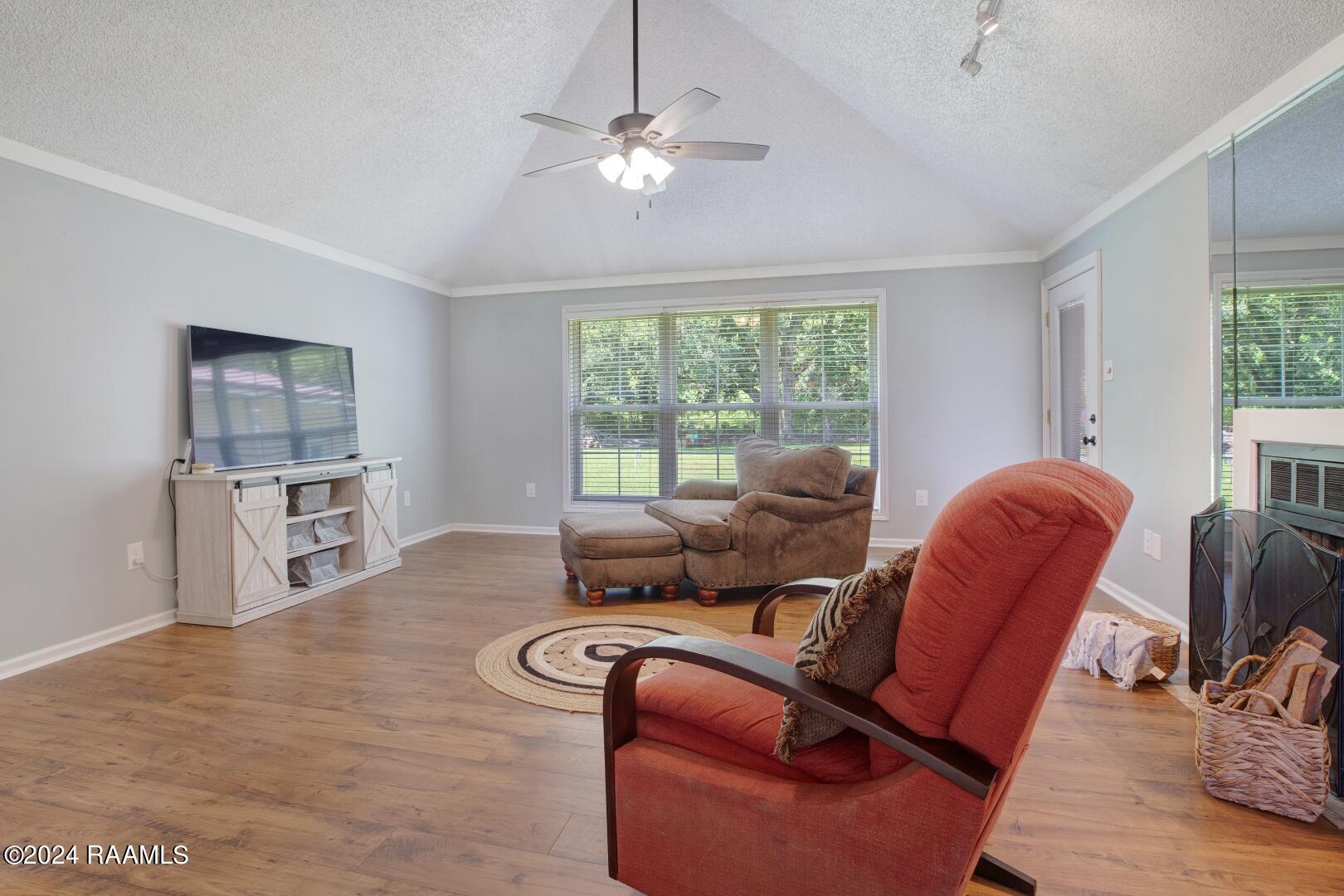 500 Interlude Road New Iberia, LA 70563 - Photo 9 of 37 Living room