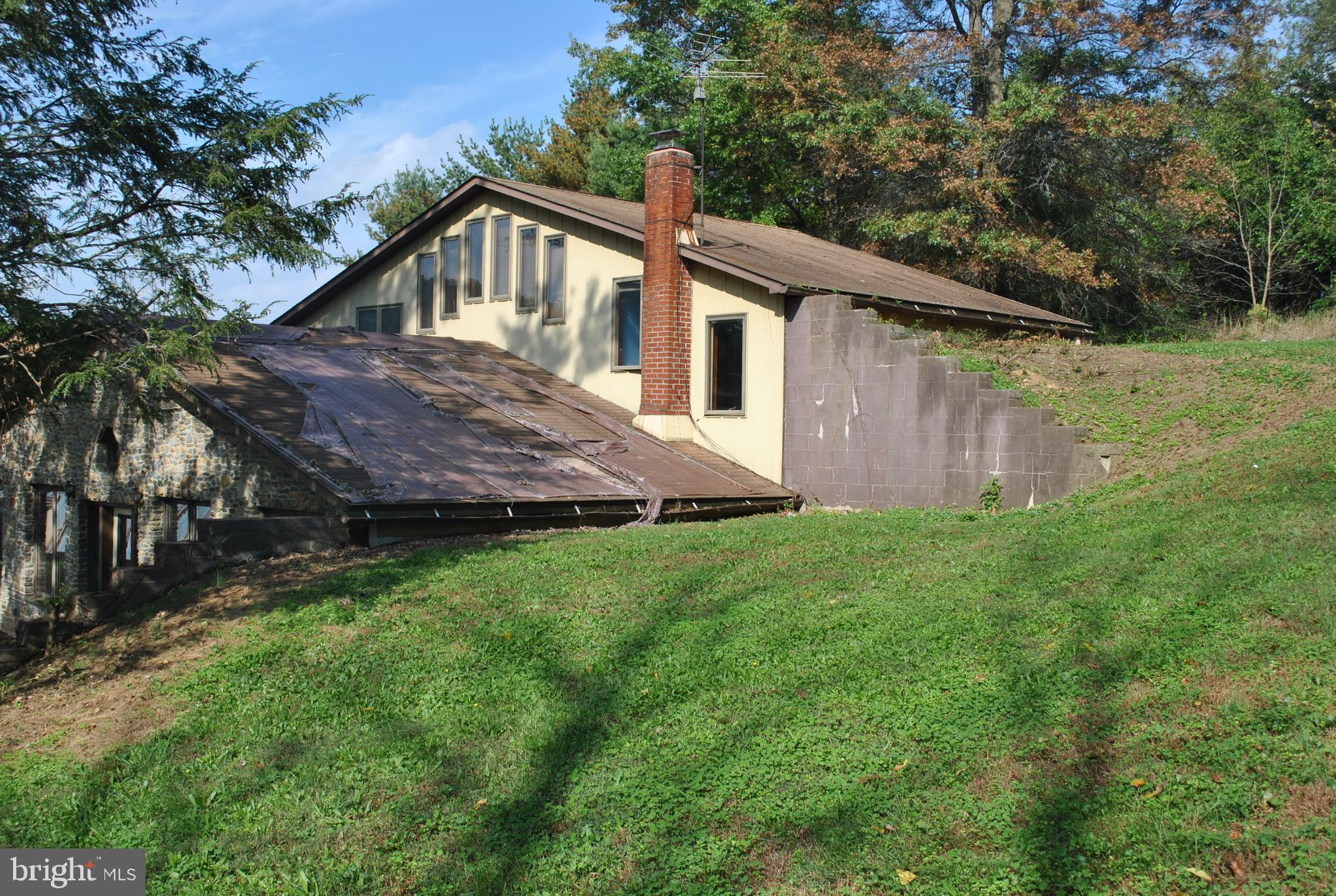 6366 Summit Road Glen Rock, PA 17327 - Photo 23 of 33 EXTERIOR SIDE