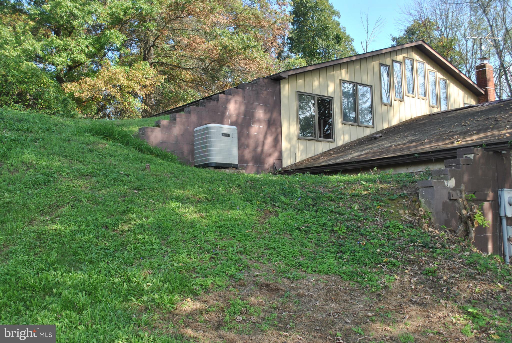 6366 Summit Road Glen Rock, PA 17327 - Photo 24 of 33 EXTERIOR SIDE