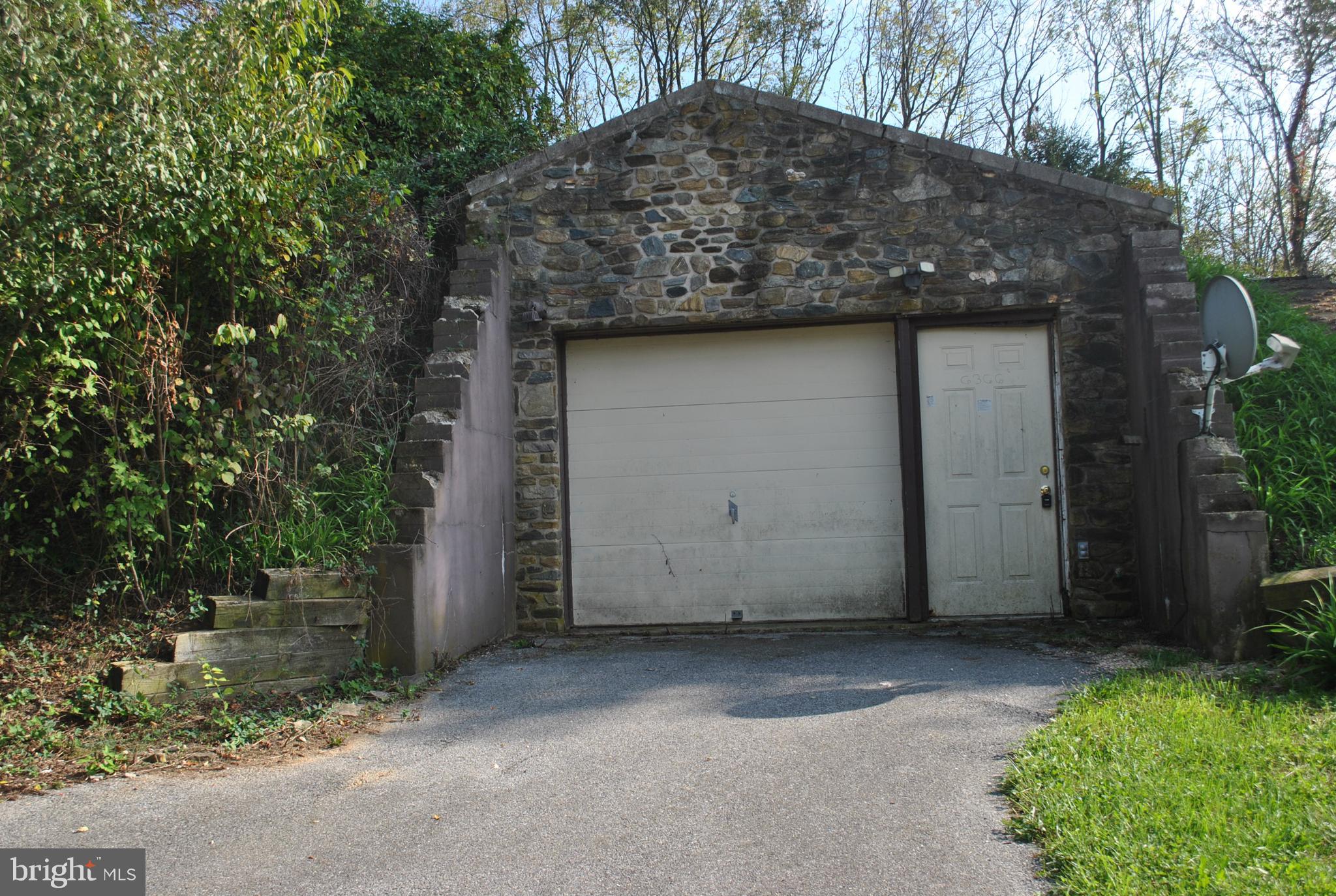 6366 Summit Road Glen Rock, PA 17327 - Photo 28 of 33 ATTACHED GARAGE