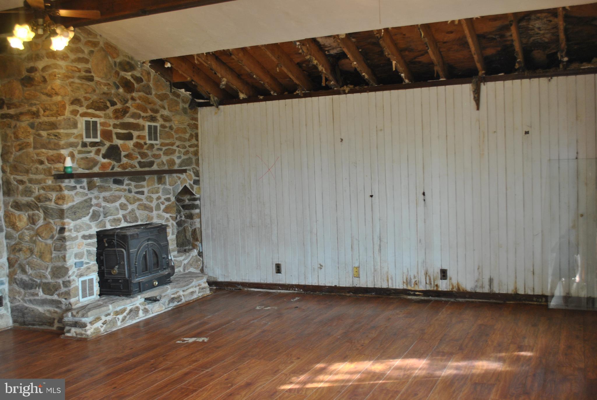6366 Summit Road Glen Rock, PA 17327 - Photo 6 of 33 LIVING ROOM