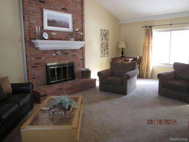 609 Kentucky Drive Rochester, MI 48307 - Photo 3 of 17 GreatRoom.jpg