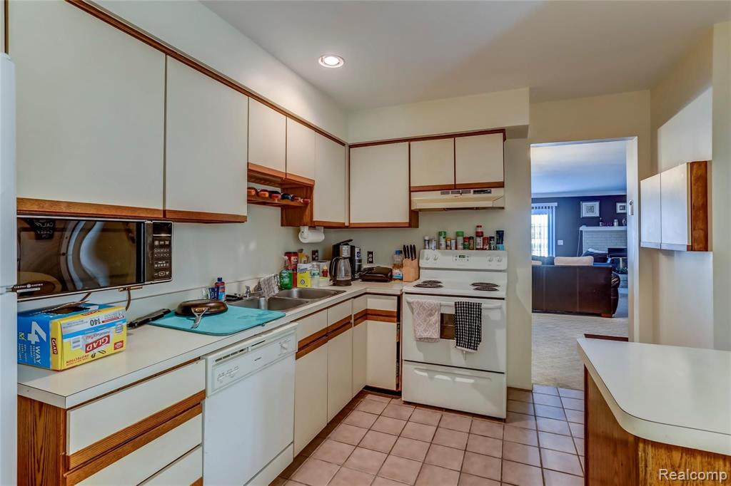 520 Tennyson Rochester Hills, MI 48307 - Photo 13 of 25