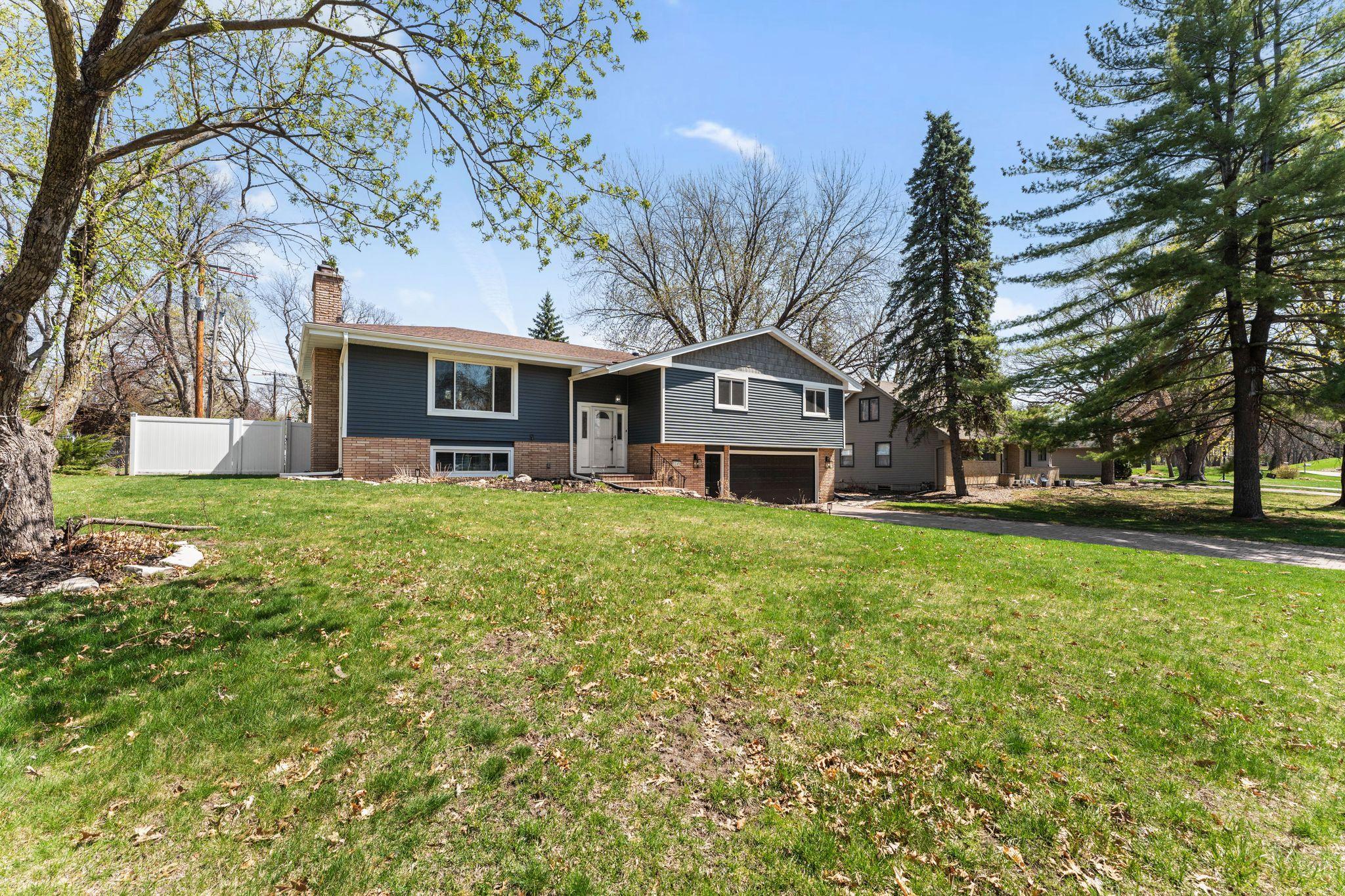 5145 Rainier Pass Columbia Heights, MN 55421 - Photo 2 of 33