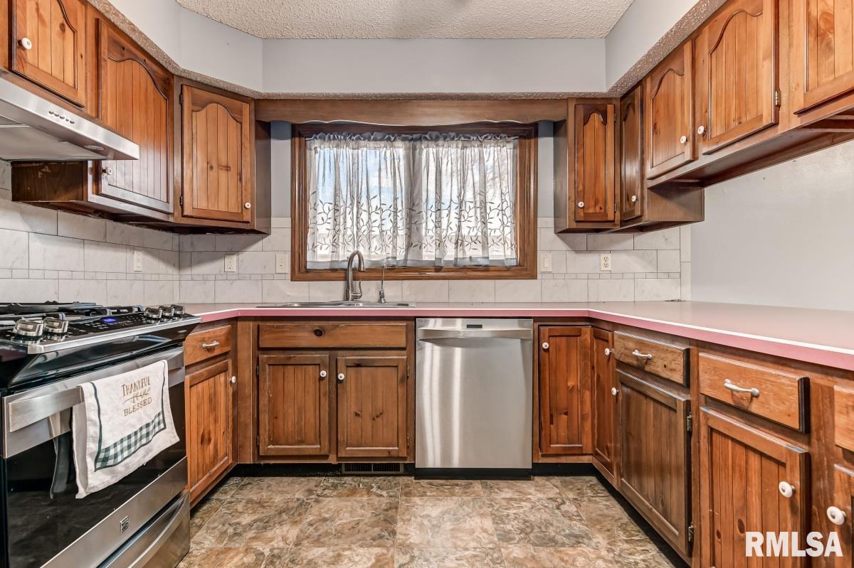 8869 Bomke Road Pleasant Plains, IL 62677 - Photo 38 of 68 Gallery Image 38