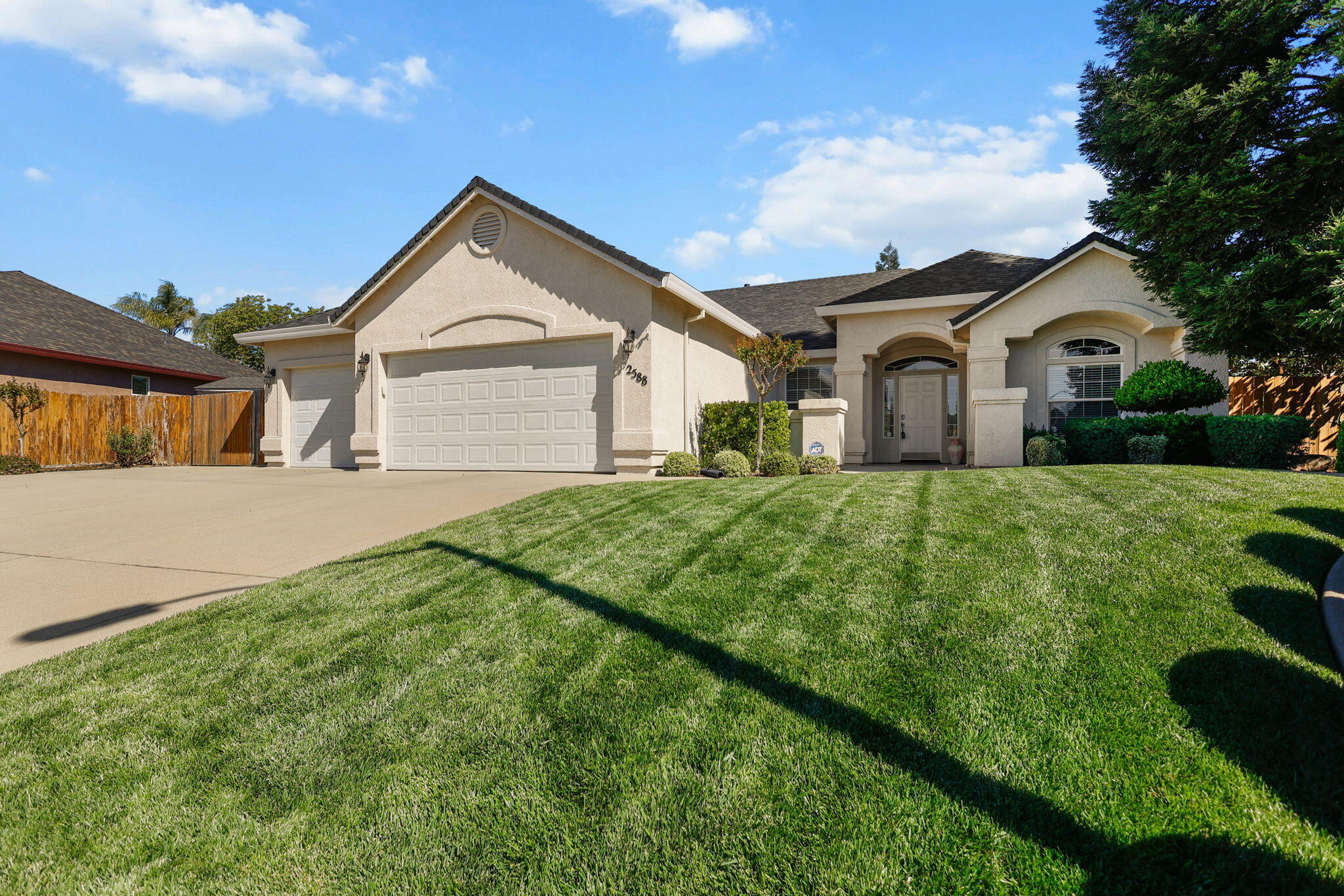 2588 Valencia Street Redding, CA 96003 - Photo 1 of 31 33-web-or-mls-_K3A3558