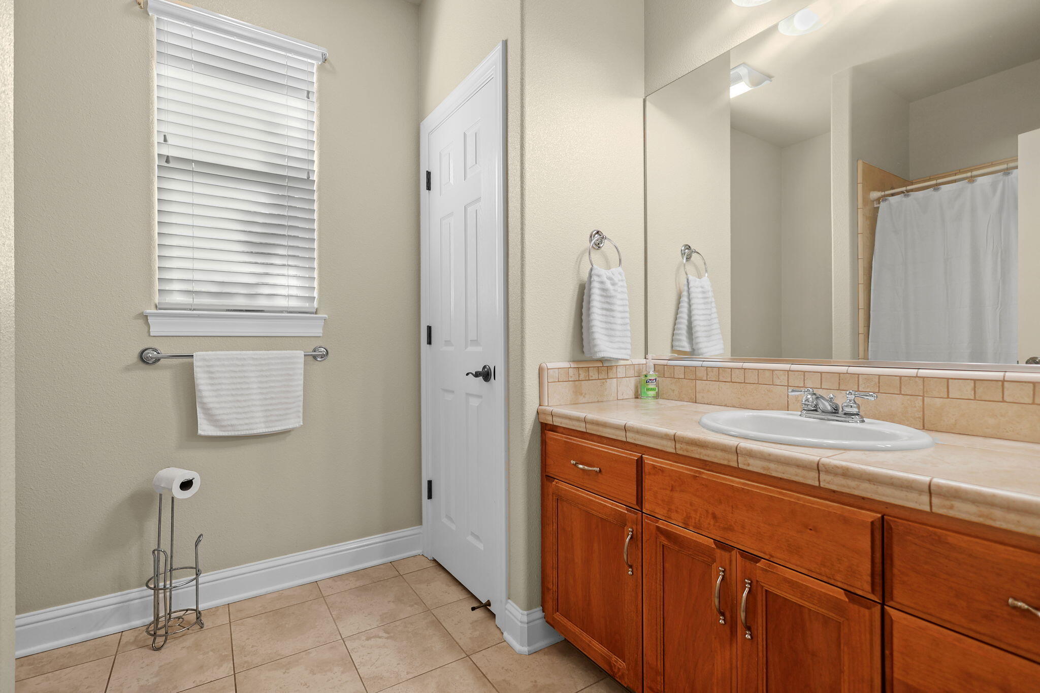 2588 Valencia Street Redding, CA 96003 - Photo 15 of 31 2-web-or-mls-_K3A3274