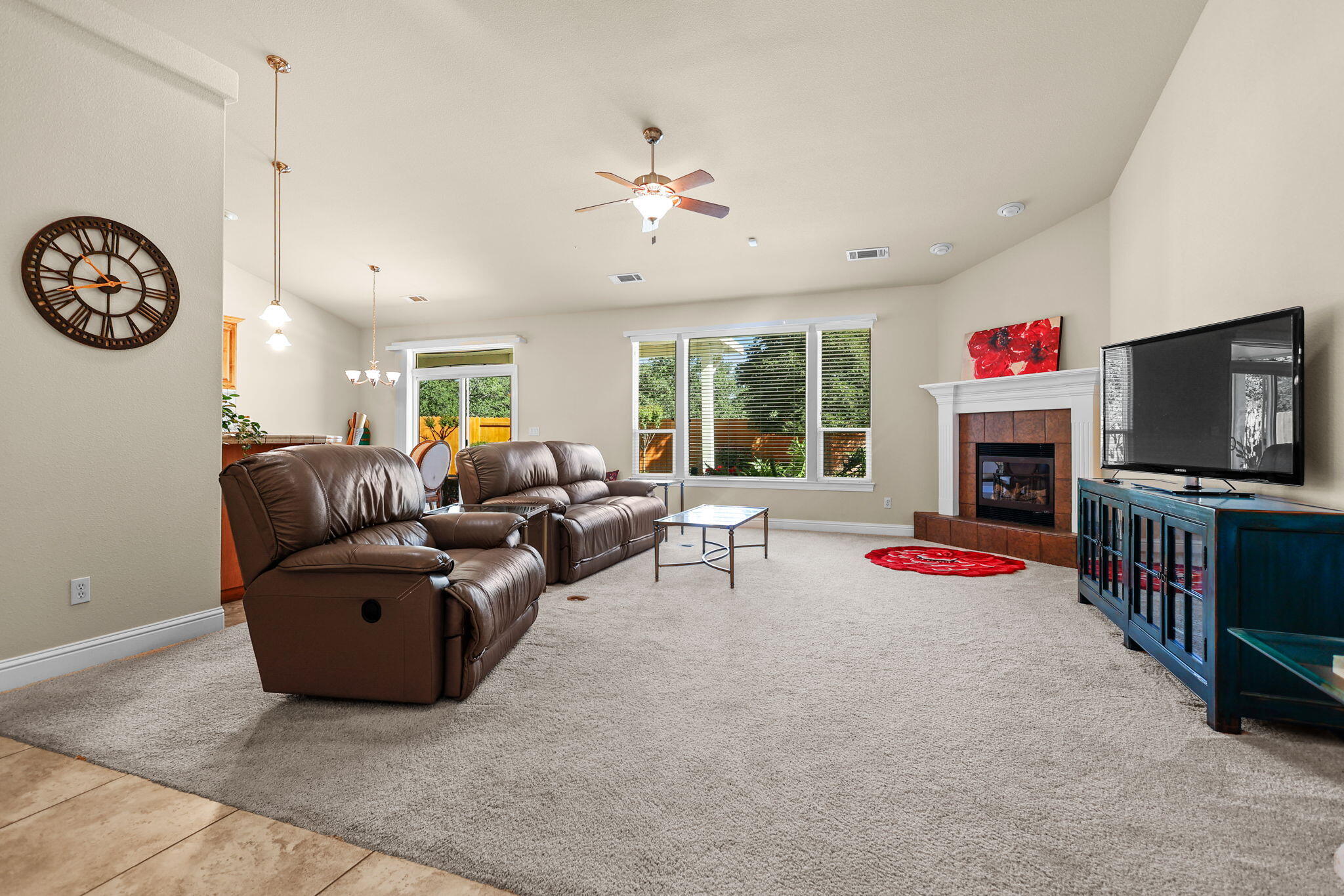 2588 Valencia Street Redding, CA 96003 - Photo 5 of 31 7-web-or-mls-_K3A3324 (1)