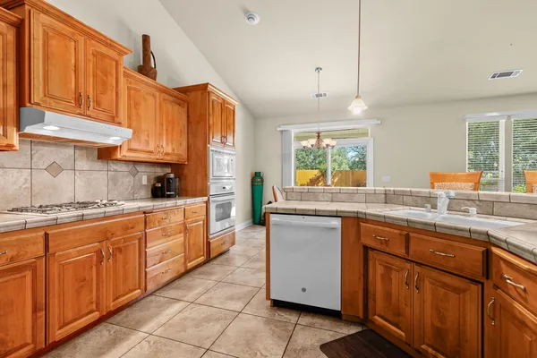 $589,000 | 2588 Valencia Street, Redding, CA 96003