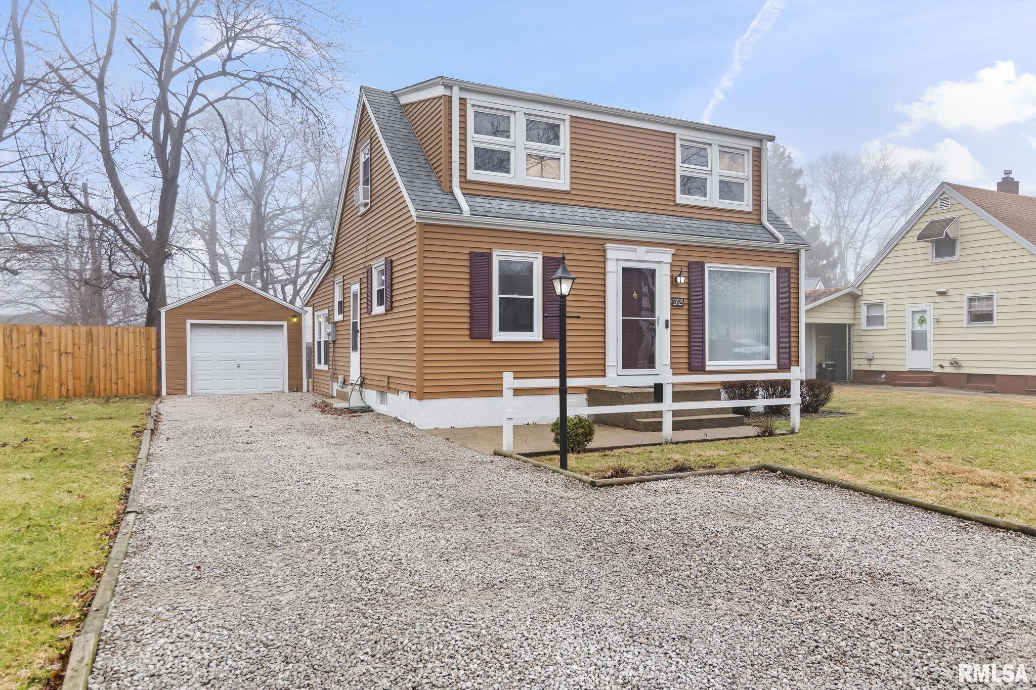 2025 East Hood Street Springfield, IL 62703 - Photo 2 of 35