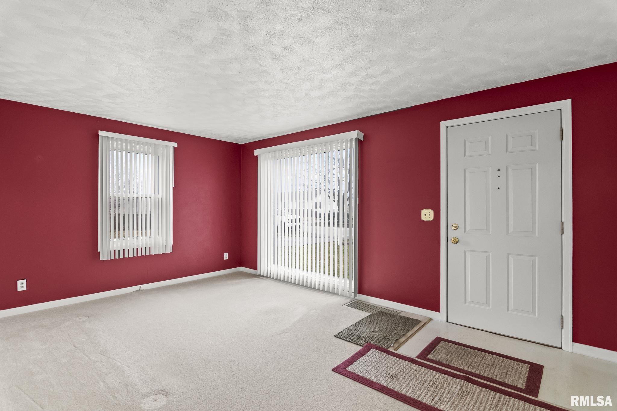 2025 East Hood Street Springfield, IL 62703 - Photo 4 of 35