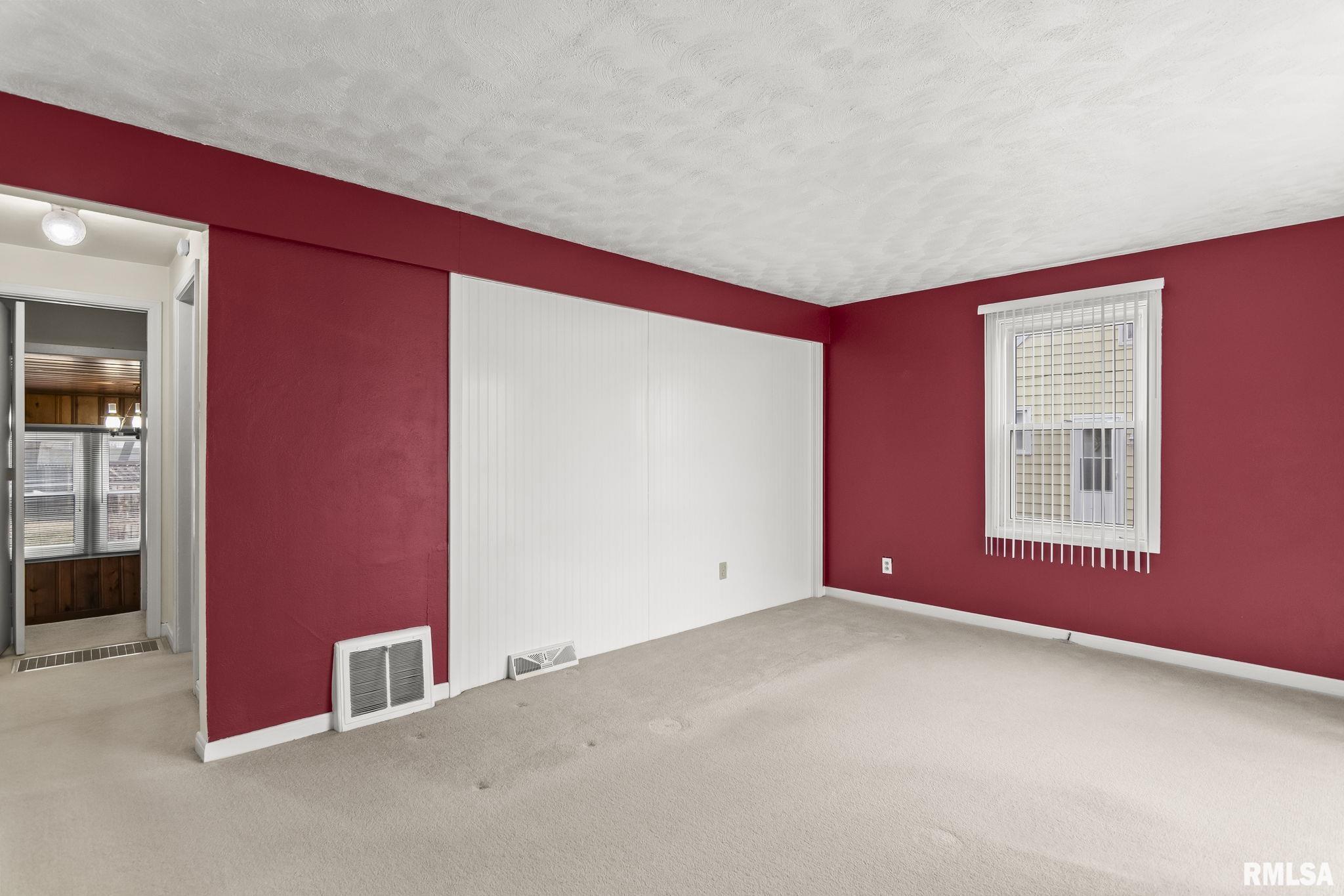 2025 East Hood Street Springfield, IL 62703 - Photo 5 of 35