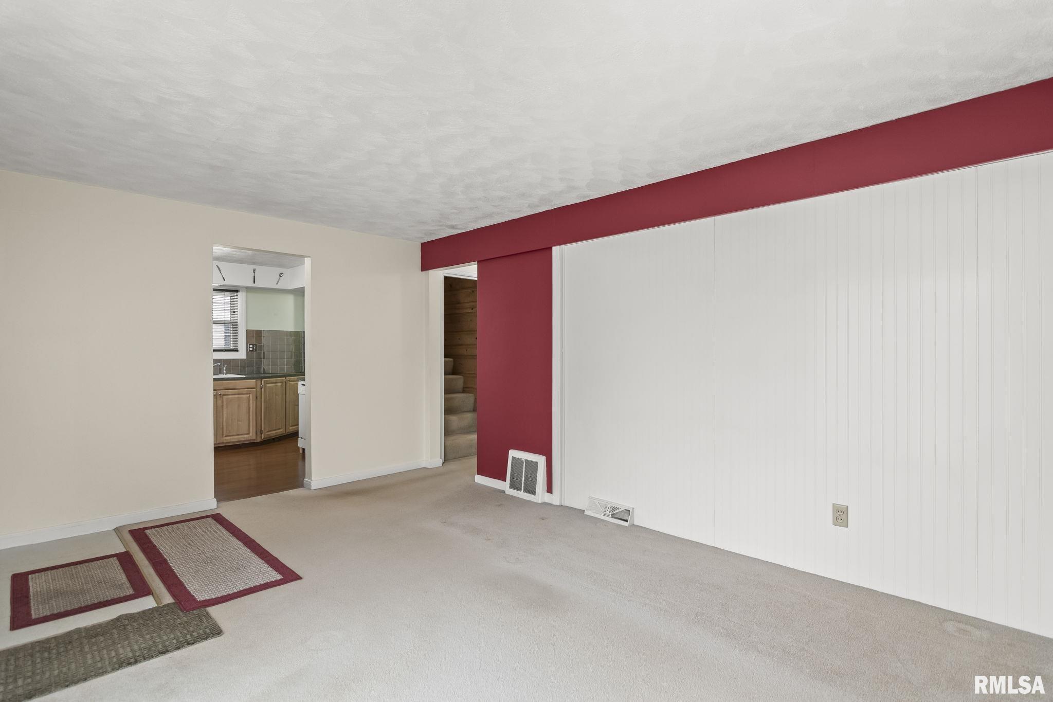 2025 East Hood Street Springfield, IL 62703 - Photo 7 of 35