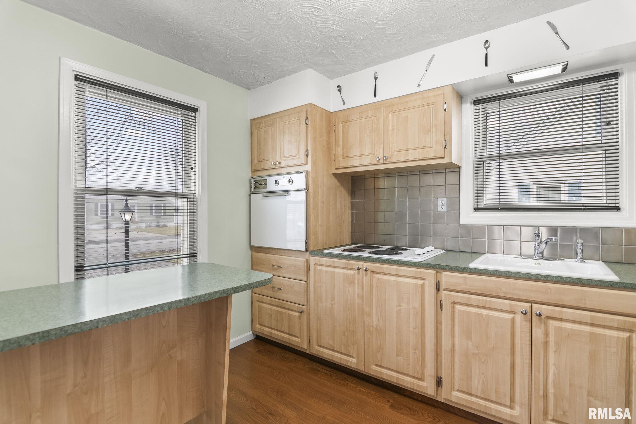 2025 East Hood Street Springfield, IL 62703 - Photo 10 of 35