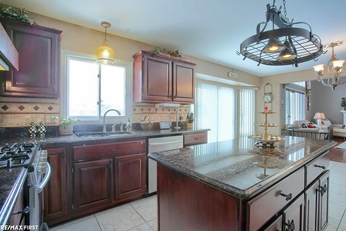 18015 Rocco Drive Macomb, MI 48044 - Photo 15 of 50 50034392-14.JPG